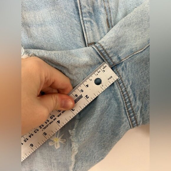 American Eagle Mom Short Size 14 Light Wash Daisies - Picture 3 of 7